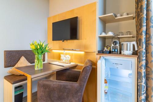 a hotel room with a desk and a tv at Apartment Hotel Schreier in Lindau