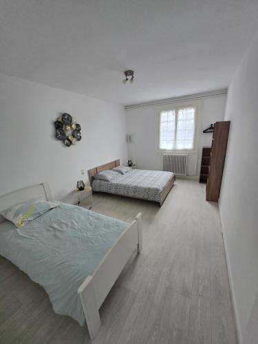 Photo de la galerie de l'établissement Le Vieux chêne, à Montilliers