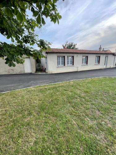 Photo de la galerie de l'établissement Le Vieux chêne, à Montilliers