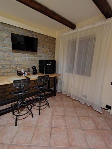 TV a/nebo společenská místnost v ubytování Residenze del Bosco - The Lab