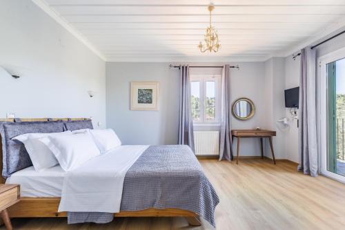 Katil atau katil-katil dalam bilik di Aretousa Deluxe Apartment