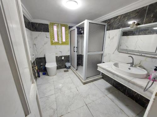Koupelna v ubytování Ahllan Hostel For Men onlyغرف خاصة للرجال فقط 仅限男士 女士不允许