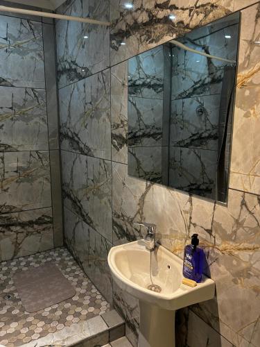 a bathroom with a sink and a mirror at Sweet Dream Overnight in Postmasburg