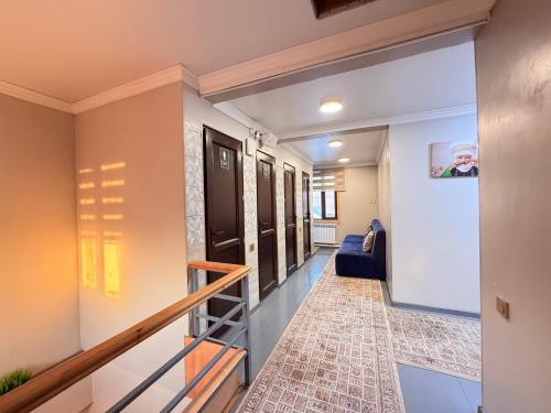 Ruang duduk di Salamat Hotel