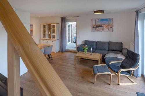 a living room with a couch and a table at Ferienhaus Schwalbe in Berumbur