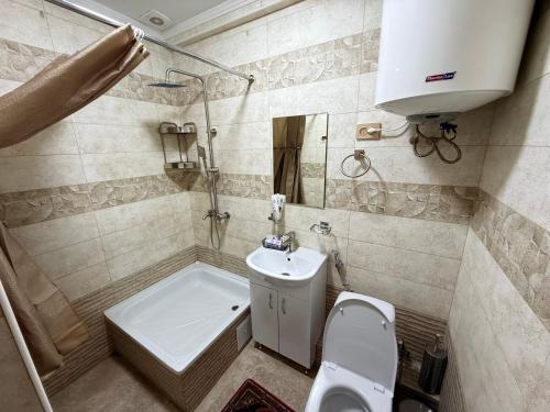 Bilik mandi di Salamat Hotel