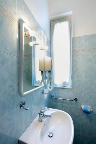 Bilik mandi di Hotel Souvenir