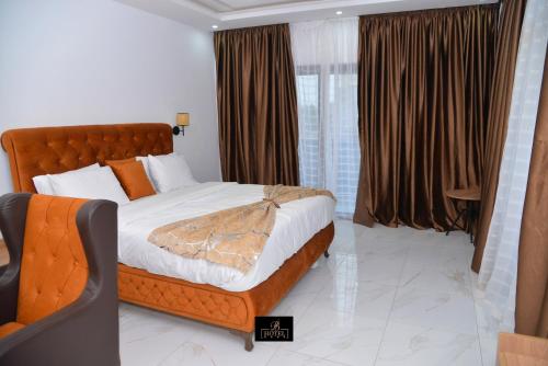 Ένα ή περισσότερα κρεβάτια σε δωμάτιο στο Bi-Hotel 2