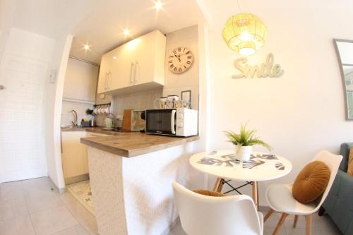 Kuchyň nebo kuchyňský kout v ubytování New Studio Minerva Benalmadena Side Sea Views