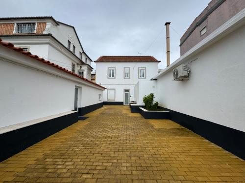 Estoril Studio Retreat - Walk to the Beach