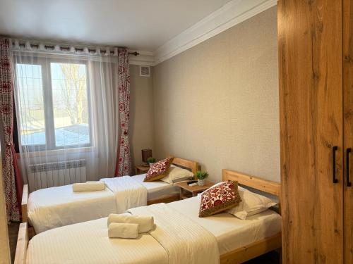 Katil atau katil-katil dalam bilik di Salamat Hotel