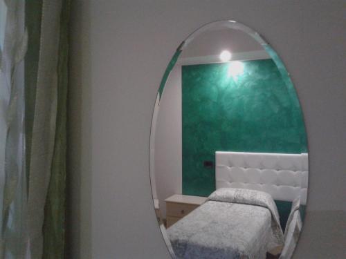 a mirror in a room with a bed and a bed sqor at Il Casale Della Fornace in Bastia Umbra