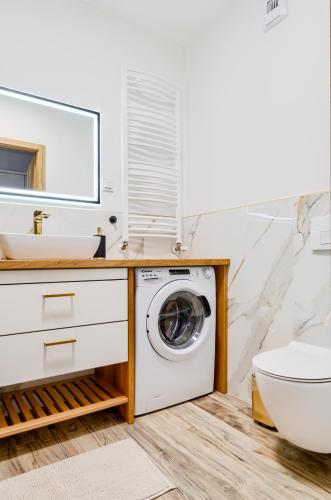 Bilik mandi di Apartment Oskar - Basen & SPA - Dziwnów