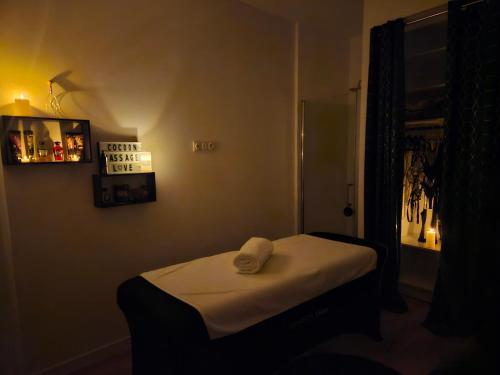 a small room with a small bed in a room at Le Palais Secret 66 Loveroom in Saint-Féliu-dʼAvall