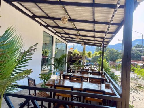 Nespecifikovaný výhled na hory nebo výhled na hory při pohledu z hotelu