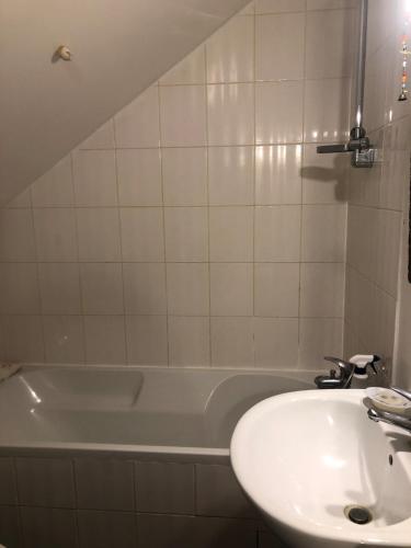 a bathroom with a sink and a bath tub at Maisonnette in Amboise