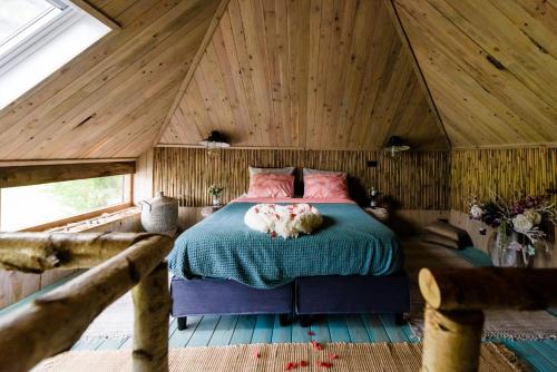 Ένα ή περισσότερα κρεβάτια σε δωμάτιο στο Wellnessloft A Winters Tale