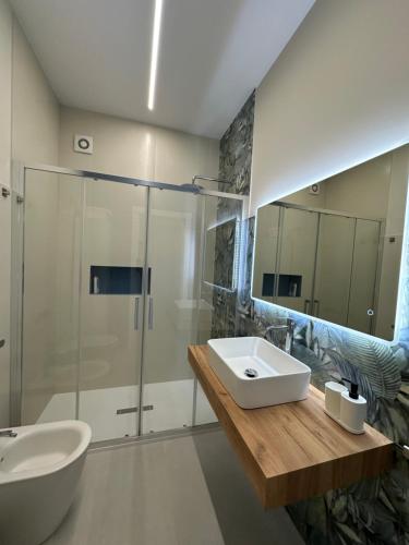 Et badeværelse på Villa Benazar Luxury House 150 meters from the beach