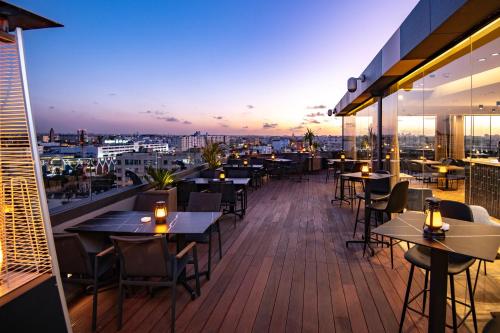 Un restaurante u otro lugar para comer en ADAY Hotel Casablanca