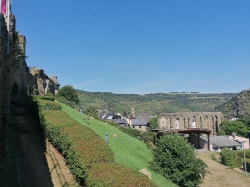 a green hill with a bridge and a village at Ferienwohnung auf dem Land in Badenhard