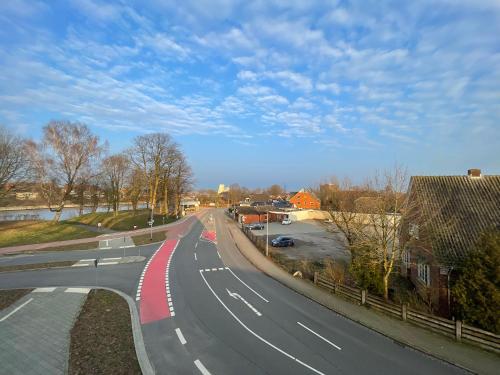 an empty road with red and white lines on it at Schollers Restaurant & Hotel in Rendsburg