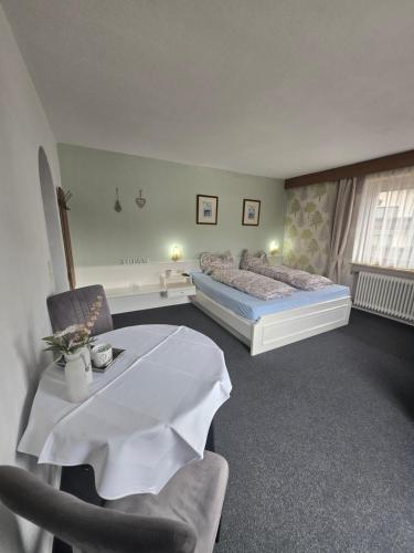 Postel nebo postele na pokoji v ubytování Mountain Motel
