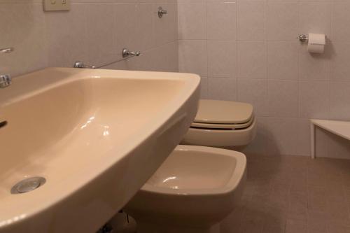 a bathroom with a white sink and a toilet at Il Malazzeno, Monolocale in Pisciotta