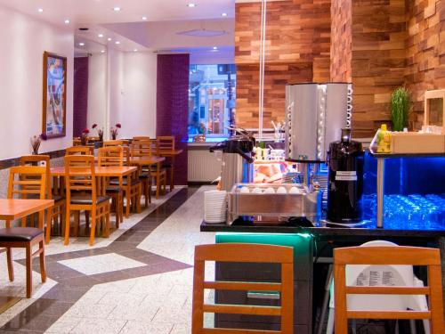 a restaurant with wooden tables and chairs and a counter at Breslauer Hof Am Dom in Cologne