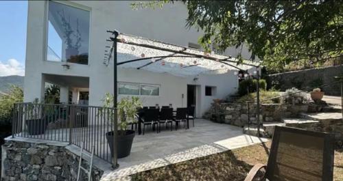 ระเบียงหรือลานระเบียงของ Appartement en Corse