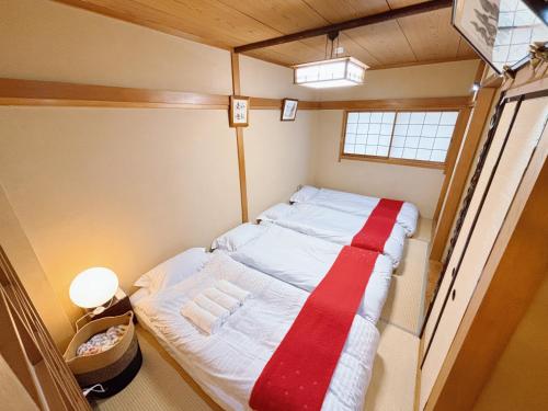 a small room with a bed in the corner at 桜の宿-大阪城Osaka castle-105m2 private-5Way access-KIX USJ 難波心斎橋 Direct in Osaka