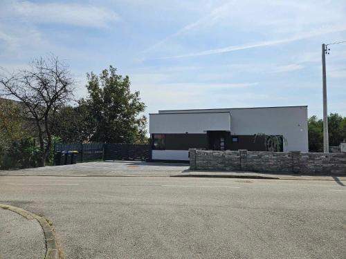 Φωτογραφία από το άλμπουμ του Villa Joy with Pool,Jacuzzi,E Auto Station σε Sračinec