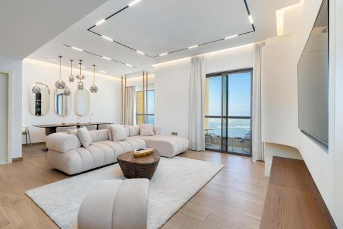 King 2 Bedroom Jumeirah Beach & Dubai Eye Views