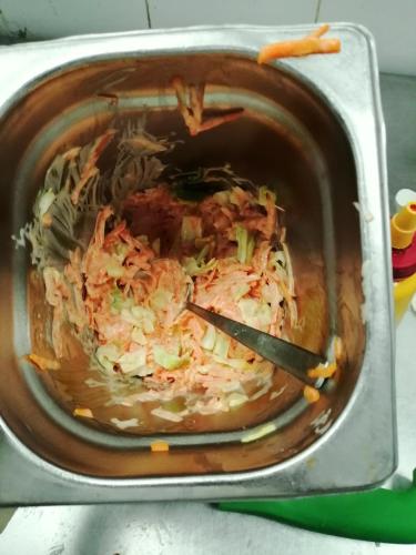 Makanan di atau berdekatan bot ini