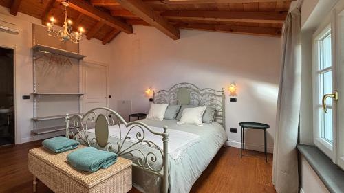 a bedroom with a white bed and a window at Villa Laitona in Quinto di Valpantena