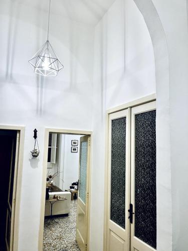 a hallway with a door and a chandelier at La Piattaforma la tua casa con accesso diretto a mare in Santa Cesarea Terme