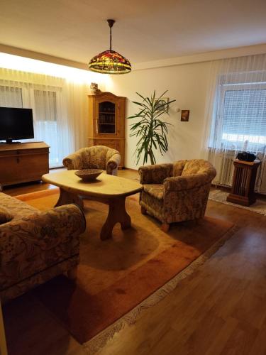 TV a/nebo společenská místnost v ubytování Brenntenwald