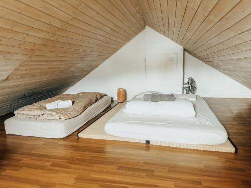 Кровать или кровати в номере Central city apartment with terrace