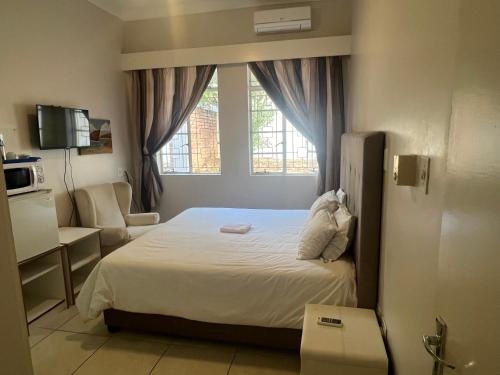 Katil atau katil-katil dalam bilik di 2 Oaks Guest House