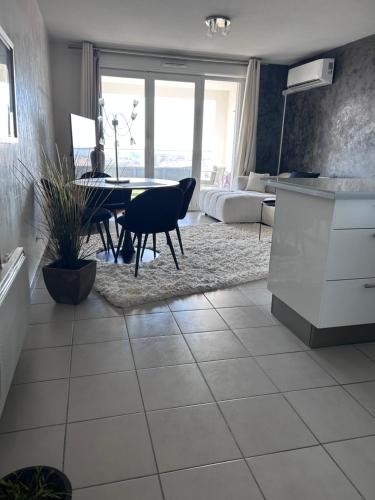 Appartement standing tout confort vue mer photo 10