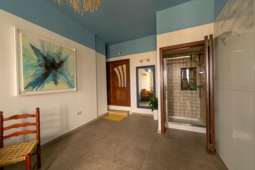 Ένα μπάνιο στο Doors Valletta