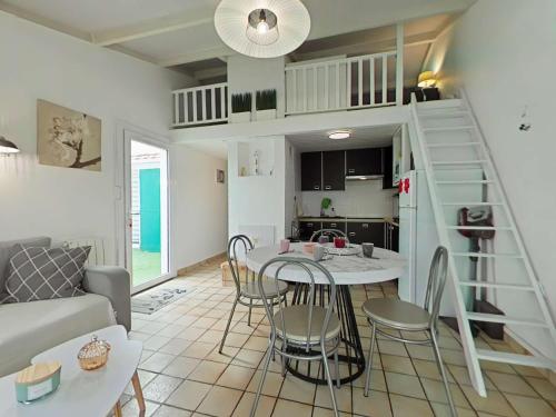 Fotografia z galérie ubytovania Maison familiale proche mer avec piscine, tennis, patio et parking - 6 couchages - FR-1-224A-60 v destinácii Brétignolles-sur-Mer