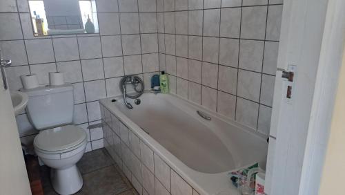 Koupelna v ubytování 33 on Goedehoop Apartment