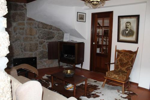 Ein Sitzbereich in der Unterkunft Casa da Laura - Um refúgio na Serra da Estrela