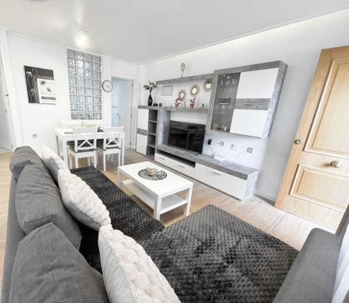 Family-friendly apartment with pool in the heart of Torrevieja