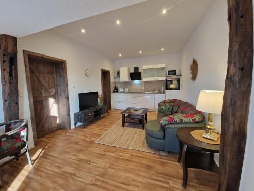 a living room with a couch and a table at Ferienwohnungen Dümmersee - Haus Dümmerland - Wohnung 6 in Hüde