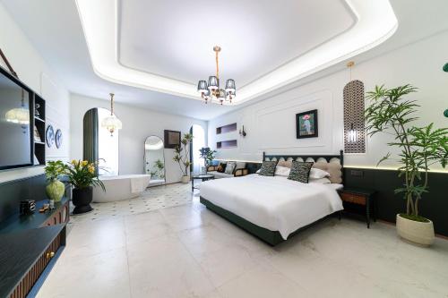 Postel nebo postele na pokoji v ubytování Vishan Garden Boutique Hotel 厦门维尚花园潮宿 中山路步行街店