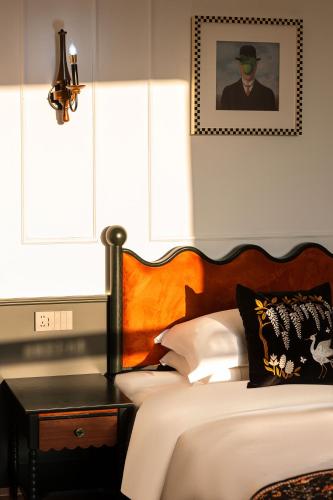 Postel nebo postele na pokoji v ubytování Vishan Garden Boutique Hotel 厦门维尚花园潮宿 中山路步行街店