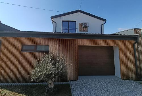 Budova, kde se vila nachází