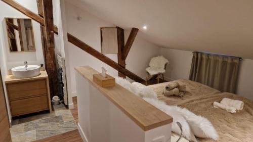 Postel nebo postele na pokoji v ubytování Chalet Serine - Élégance au coeur des 3 Vallées - Duplex pour 6