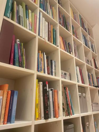 アパートメントにある図書室